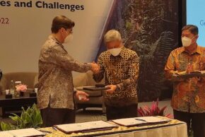 Collaboration in an Off-Concessions Forest Conservation Program, DSNG & USAID SEGAR Sign MOU