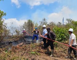 When Fire Crosses Boundaries: PT Pilar Wanapersada Supports Firefighting Efforts Alongside the Community